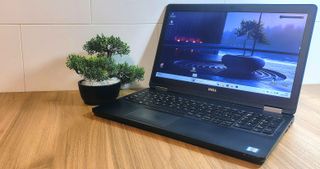 PARA JUGAR - Dell Latitude 5570 ( i5,256 Gb,8GB )