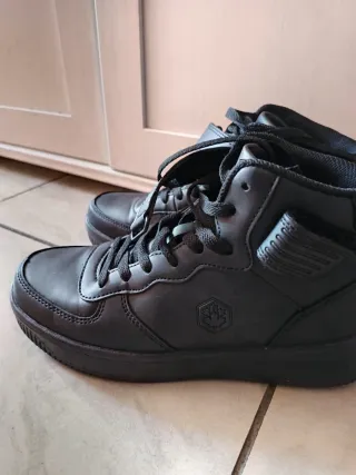 Scarpe tipo Nike nere e bianche