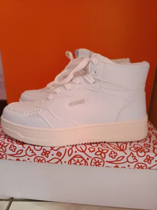 Scarpe tipo Nike nere e bianche