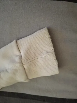 Felpa con cappuccio bianca e fantasia