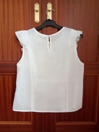 Blusa  bordada sin ESTRENAR con ETIQUETA