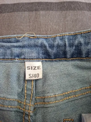 Jeans cargo S con polsini