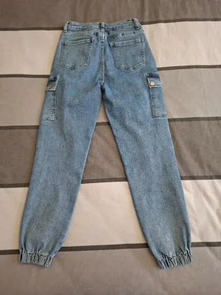 Jeans cargo S con polsini