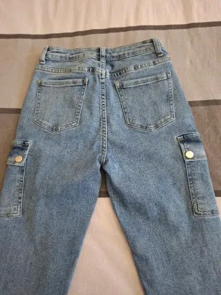 Jeans cargo S con polsini
