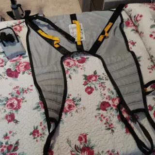 Grúa minusválidos soporta 150 kilos con dos arnese