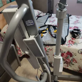 Grúa minusválidos soporta 150 kilos con dos arnese