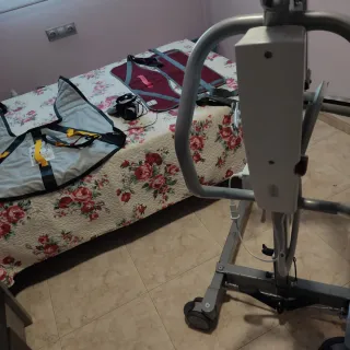 Grúa minusválidos soporta 150 kilos con dos arnese