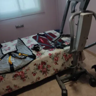 Grúa minusválidos soporta 150 kilos con dos arnese