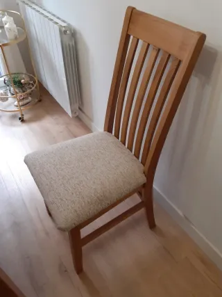 Conjunto mesa y 4 sillas madera