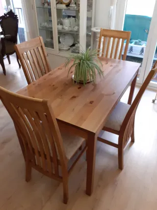 Conjunto mesa y 4 sillas madera