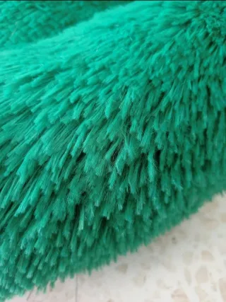 Cama peluche verde para mascota marca Volcano