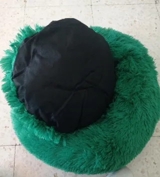 Cama peluche verde para mascota marca Volcano