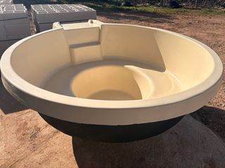 Piscina pequeña de poliéster