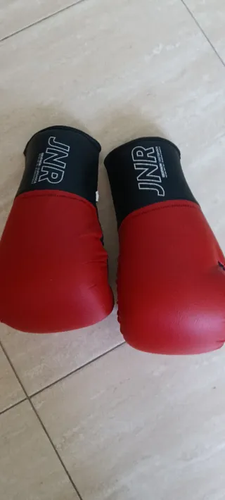 Saco de boxeo infantil inflable con guantes