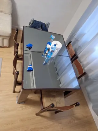 Tavolo da pranzo in legno e vetro