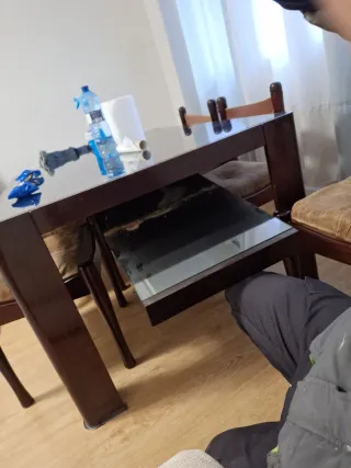 Tavolo da pranzo in legno e vetro