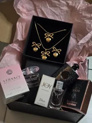 Joyería con mini perfumes