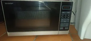 Microondas color gris