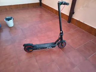 Patinete eléctrico negro