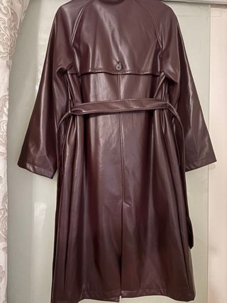 Gabardina efecto piel Stradivarius