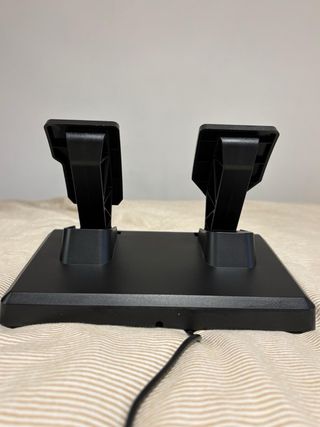 Volante Hori PS4/PS5 con pedales