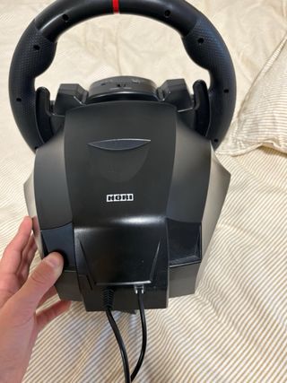 Volante Hori PS4/PS5 con pedales