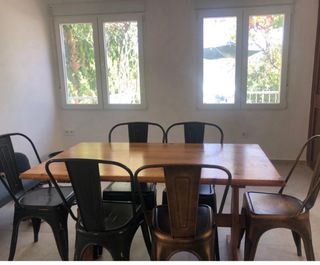 Tavolo da pranzo in legno massello. Per 6 persone