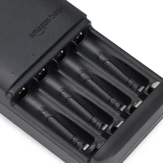 Amazon Basics Cargador de Pilas para Pilas Recargables AA y AAA NiMh, Enchufe de la UE, 4 Espacios., Negro