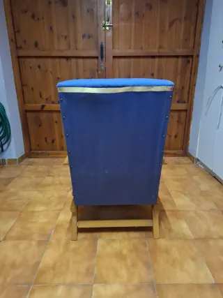 Sillón Mecedora Azul y Madera