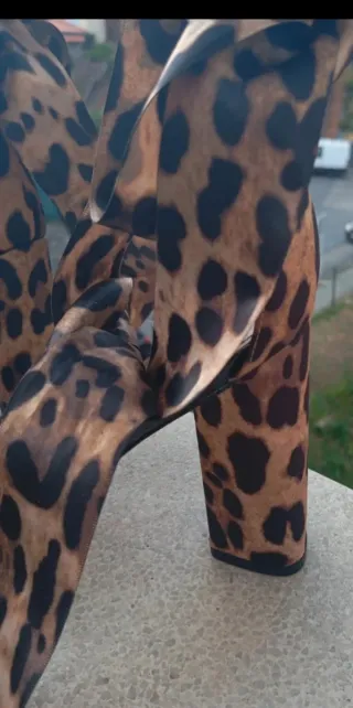 Sandalias Guess Leopardo Talla 39