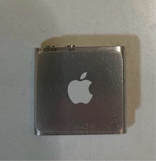 Apple iPod Shuffle gris plateado con cable