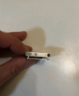 Apple iPod Shuffle gris plateado con cable