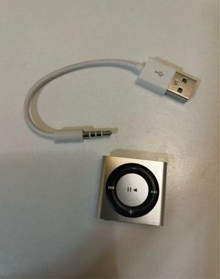 Apple iPod Shuffle gris plateado con cable