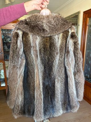 Abrigo de piel de marmota original.