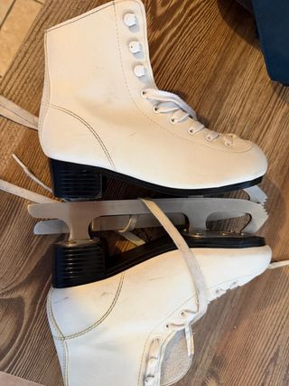 Pattini da ghiaccio bianchi taglia 36