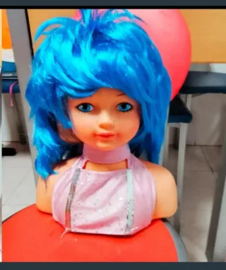 Busto con pelucas de disfraz