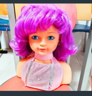 Busto con pelucas de disfraz