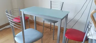 Mesa y 4 Sillas Cristal y Metal