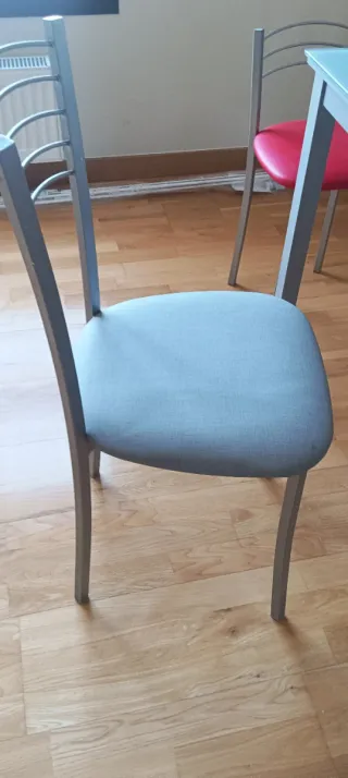 Mesa y 4 Sillas Cristal y Metal