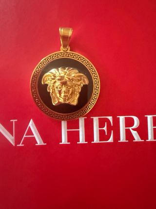 Medallón Versace Negro y Dorado