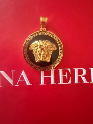 Medallón Versace Negro y Dorado