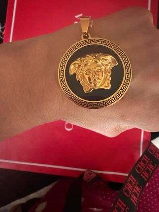 Medallón Versace Negro y Dorado