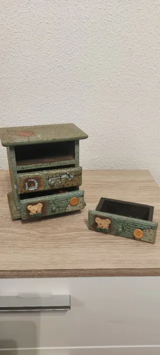 Aparador de juguete antiguo de madera