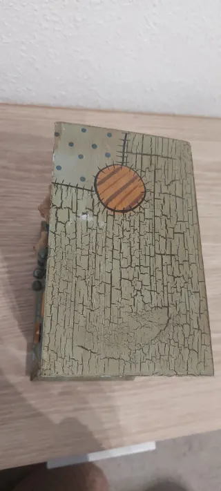 Aparador de juguete antiguo de madera