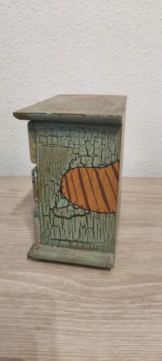 Aparador de juguete antiguo de madera