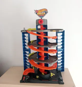 Hot Wheels City Mega Garage