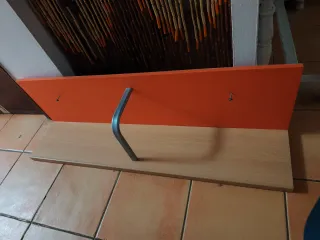 Estantería madera y metal naranja