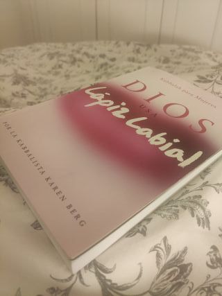 Libro Dios usa lápiz labial
