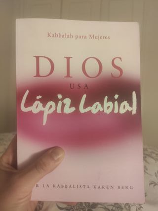 Libro Dios usa lápiz labial