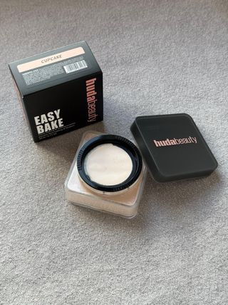 Huda Beauty Easy Bake Polvos CupCake